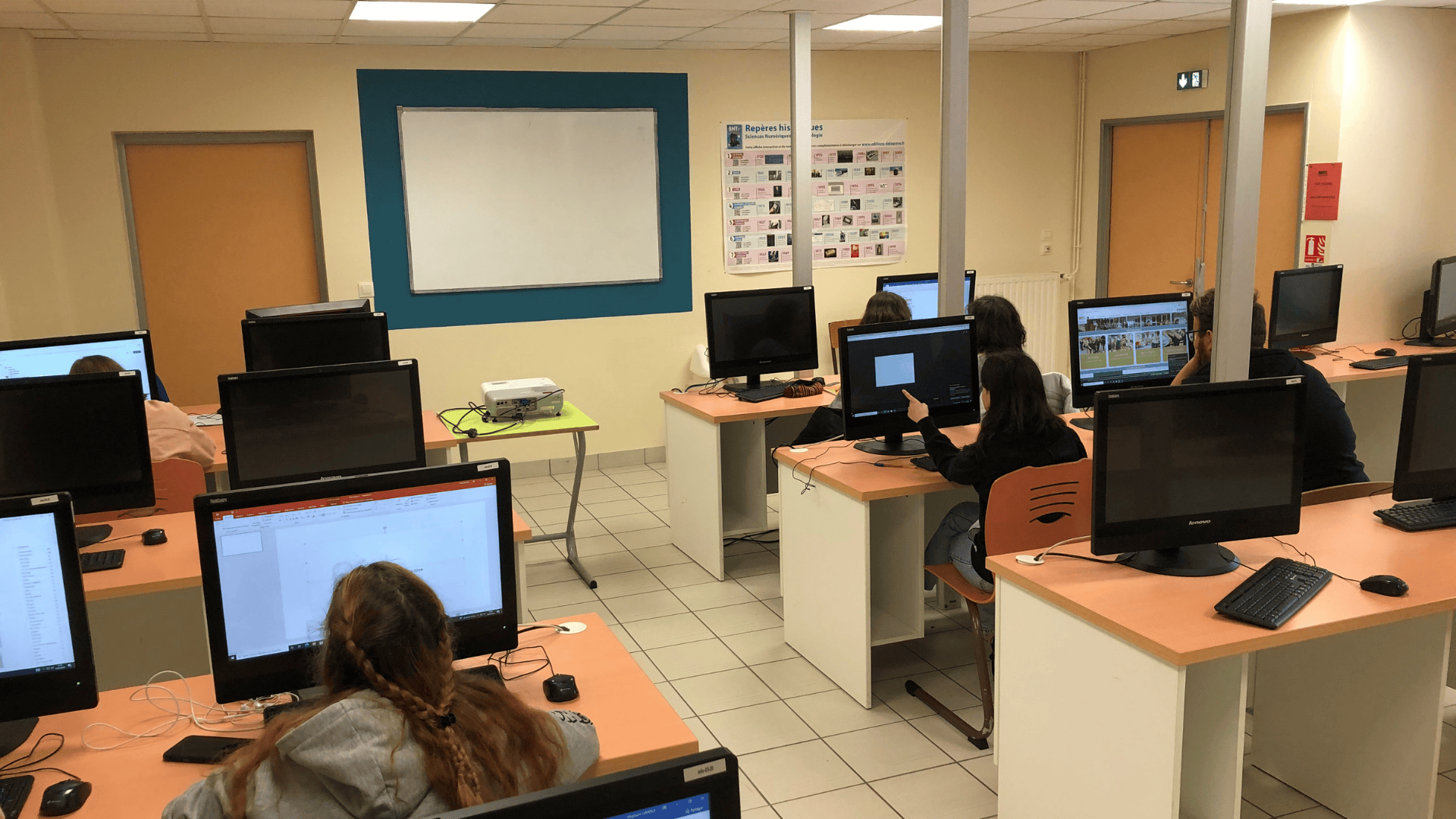 Salle-informatique-MFR-Goven